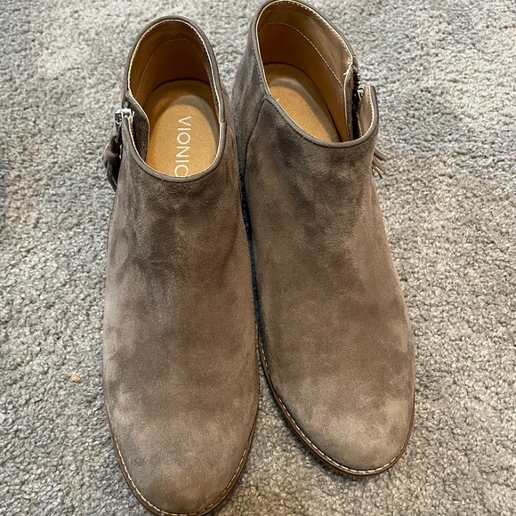 **Vionic Booties** - Picture 5 of 6